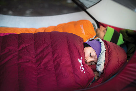 5 essential tips for keeping warm when sleeping outdoors