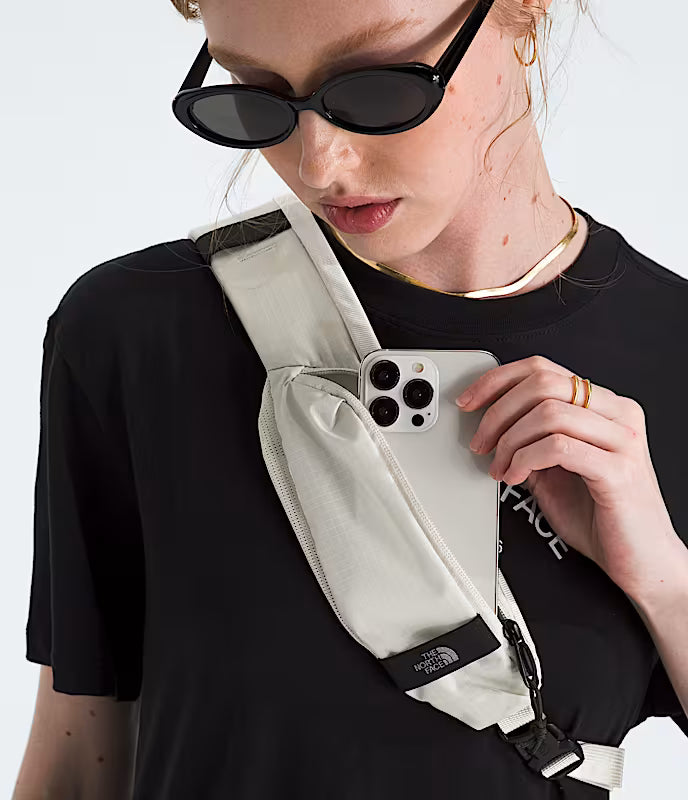 The North Face - Borealis Sling - White Dune TNF Black