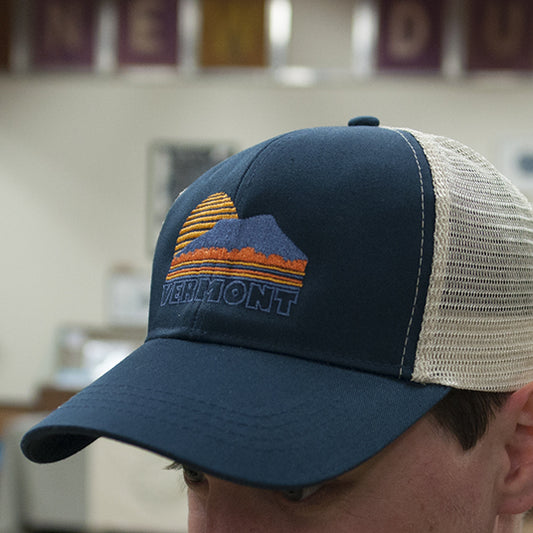 NEW DUDS - VERMONT SUNSET TRCKR HAT - Grey
