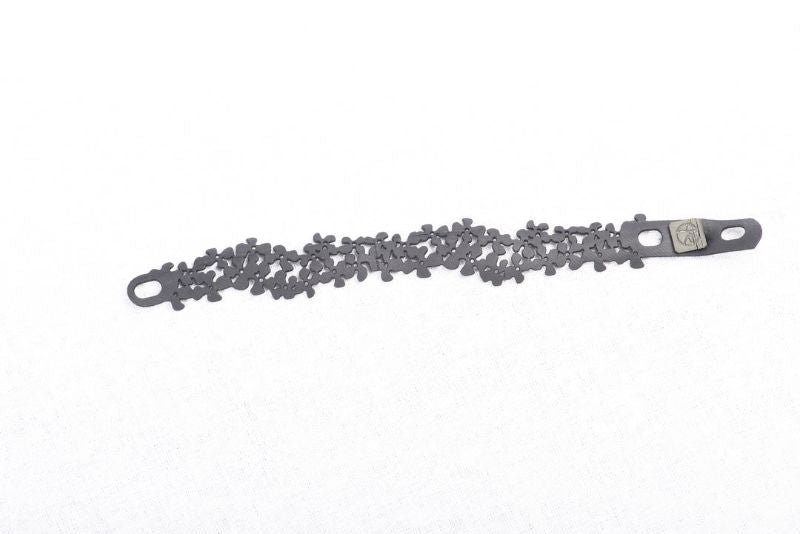 Alixandra Barron - Narrow Cluster Flower Bracelet