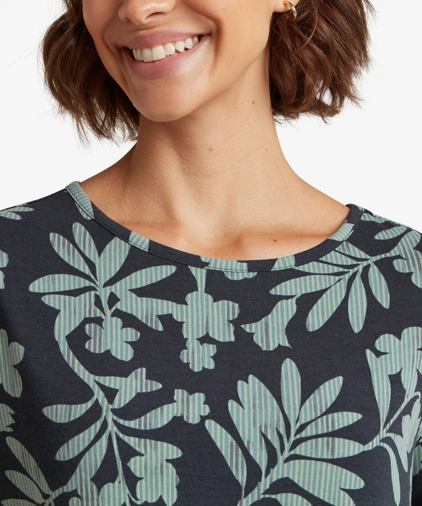 Sherpa - Neha Relaxed Tee - Black Gurans