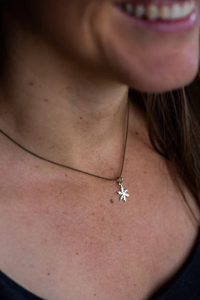 Bronwen - Tiny Charm Snowflake