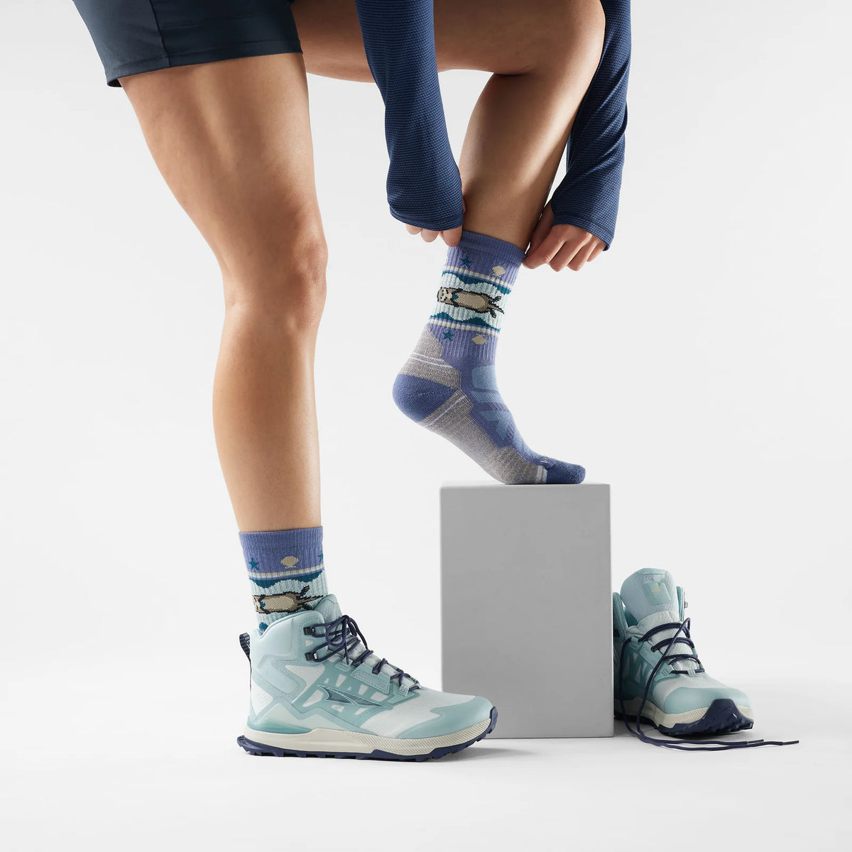 Smartwool - Women's Hike Light Cushion Otter Float Crew Socks - Nightfall Blue