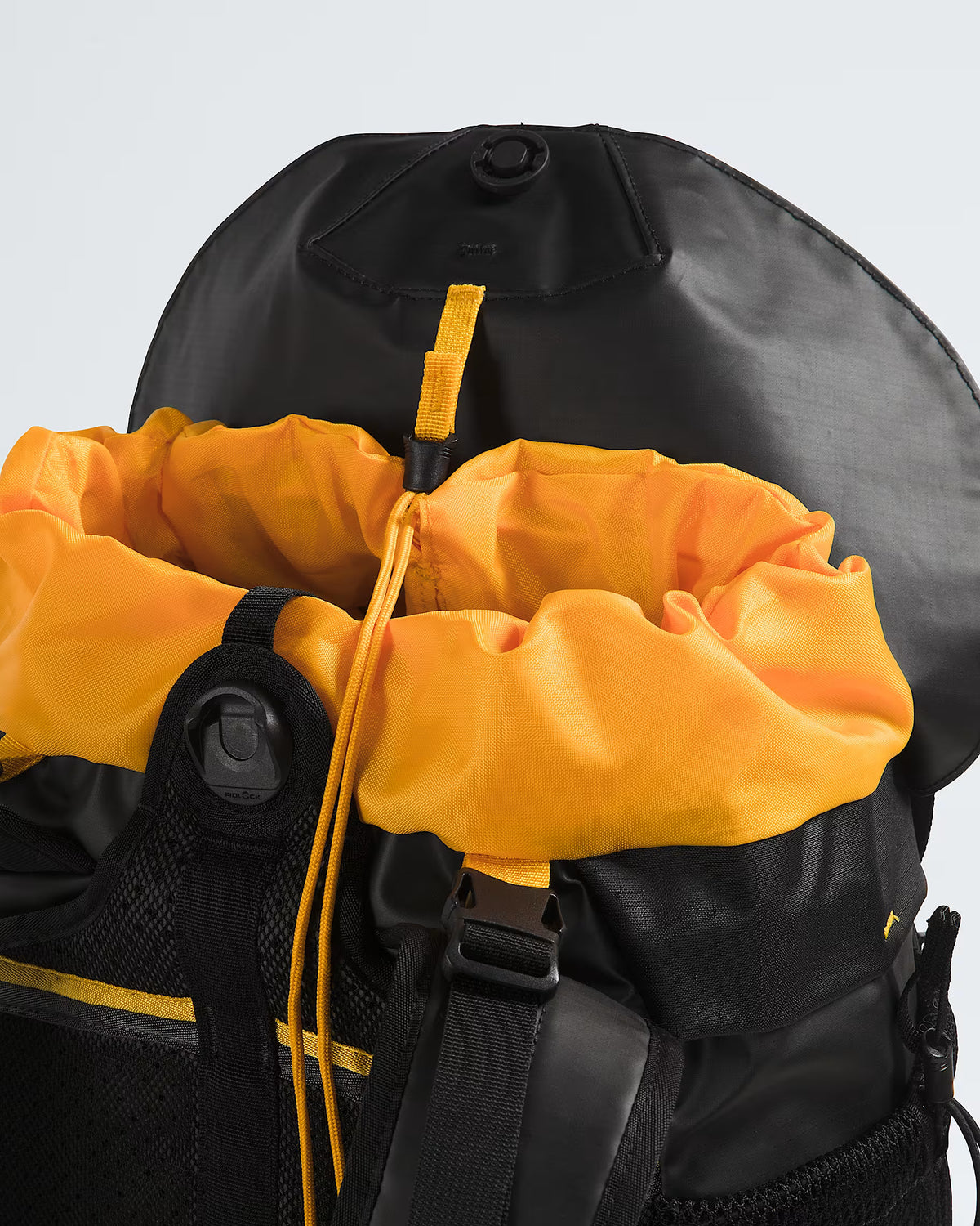 The North Face - Universal Daypack - TNF Black/Summit Gold