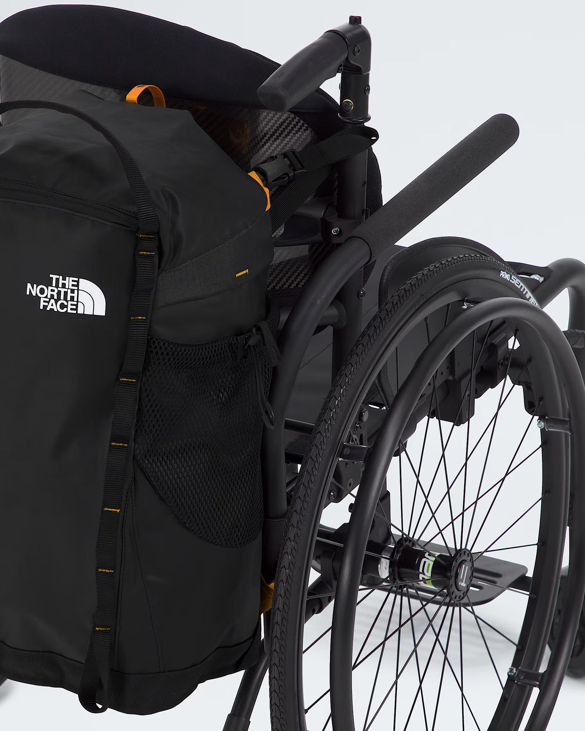 The North Face - Universal Daypack - TNF Black/Summit Gold
