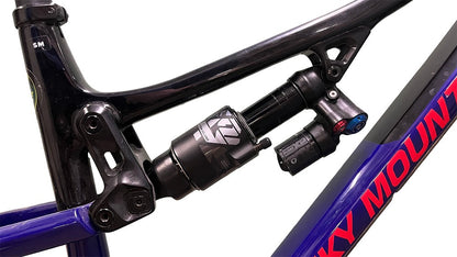 Demo Altitude C70 - Black Purple