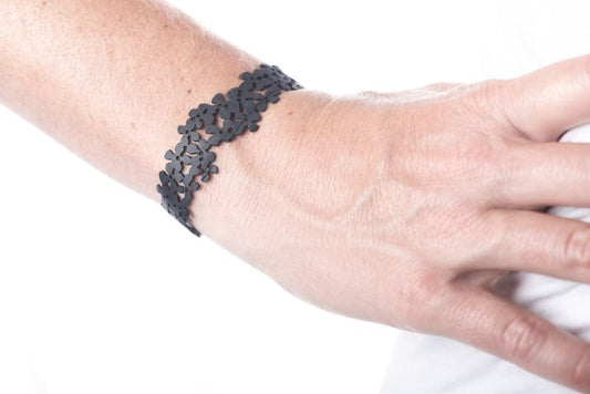 Alixandra Barron - Narrow Cluster Flower Bracelet