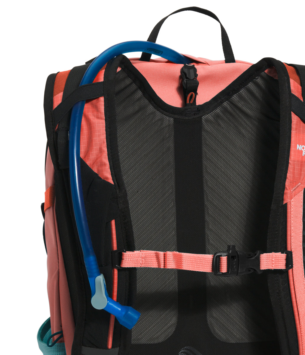 The North Face - Basin 24 Pack - TNF Black/TNF Black-NPF