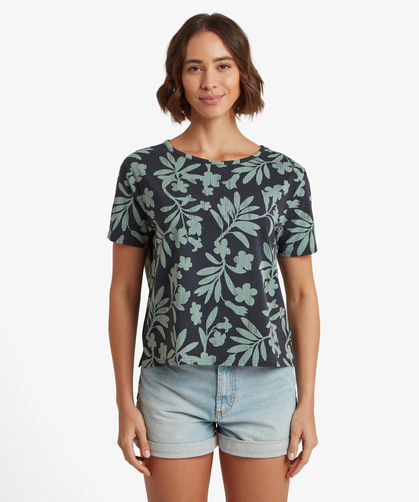 Sherpa - Neha Relaxed Tee - Black Gurans