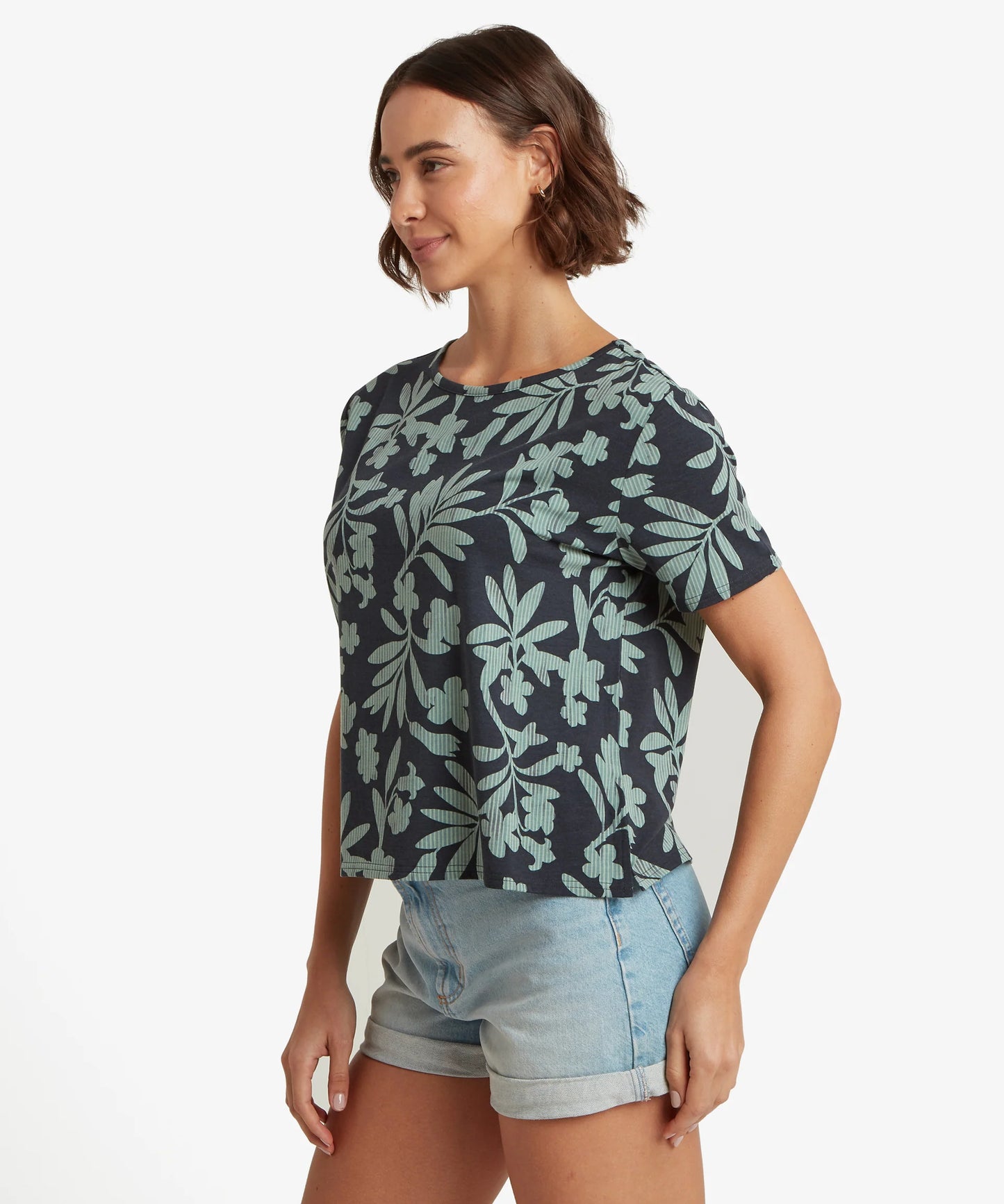 Sherpa - Neha Relaxed Tee - Black Gurans