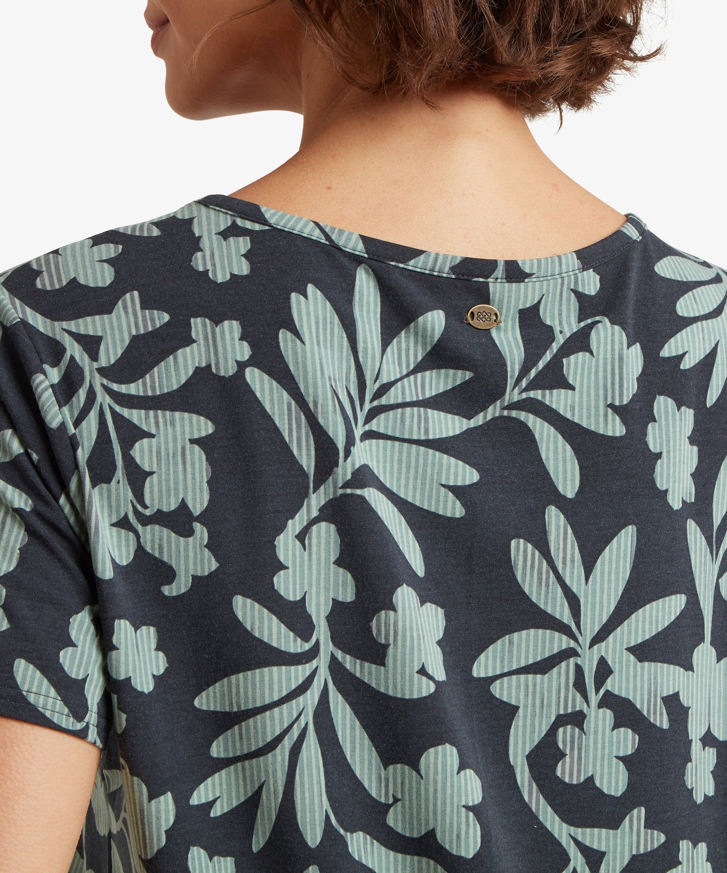 Sherpa - Neha Relaxed Tee - Black Gurans